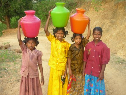Girls_carrying_water_in_India